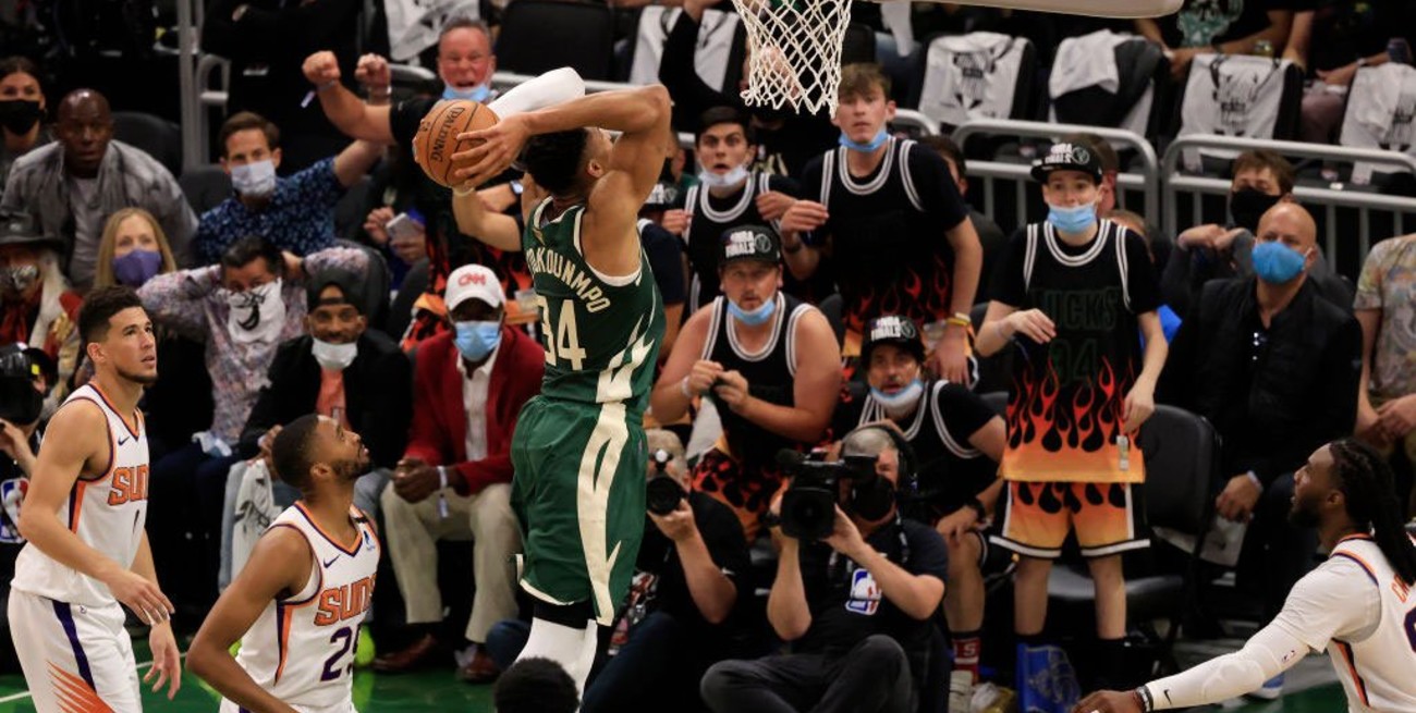 Milwaukee y Phoenix disputan el cuarto juego de la final