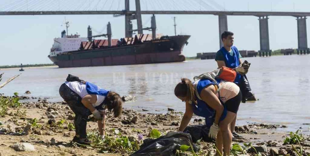 Rosario: recolectaron más de dos toneladas de residuos en la costanera norte