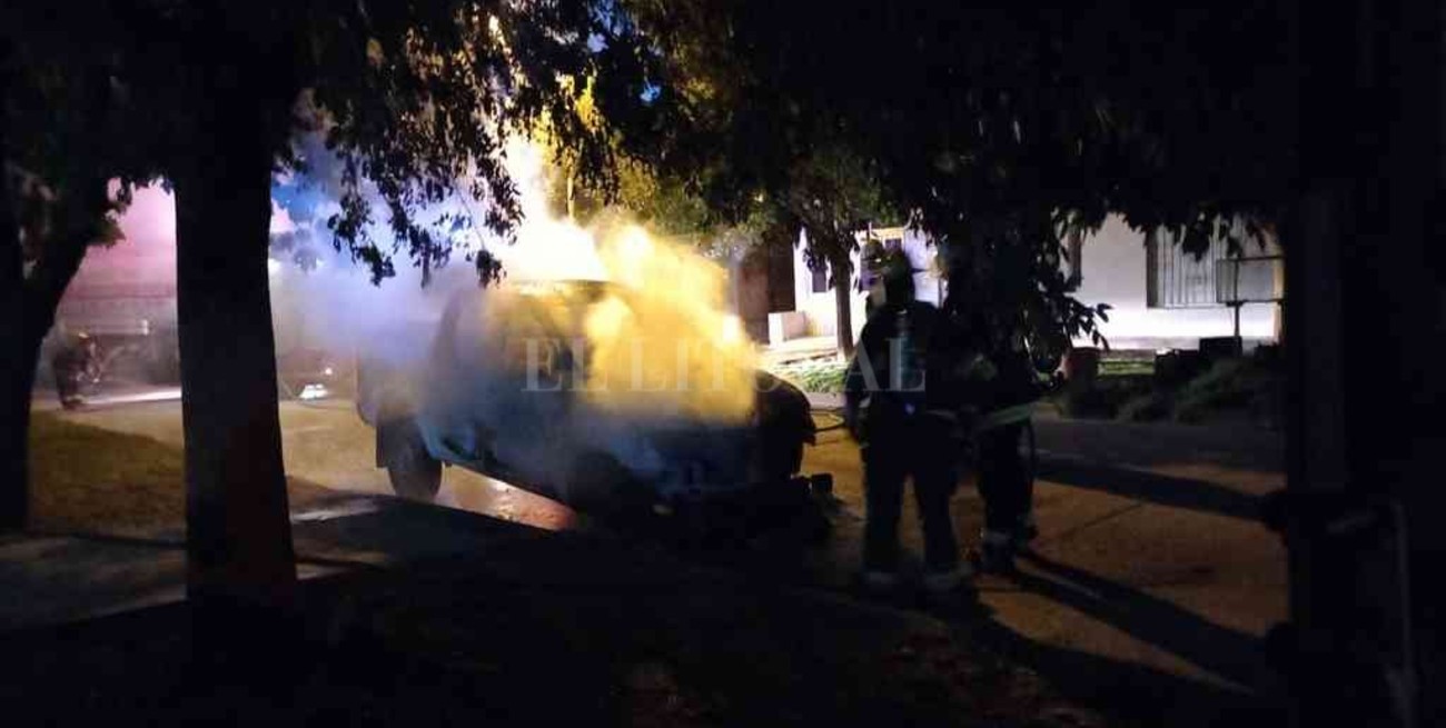 El Trébol: tres incendios de vehículos en la calle en cinco meses