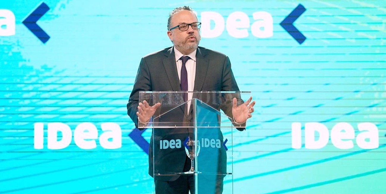 Kulfas: "Un país no crece con planes sociales sino con empleo genuino"