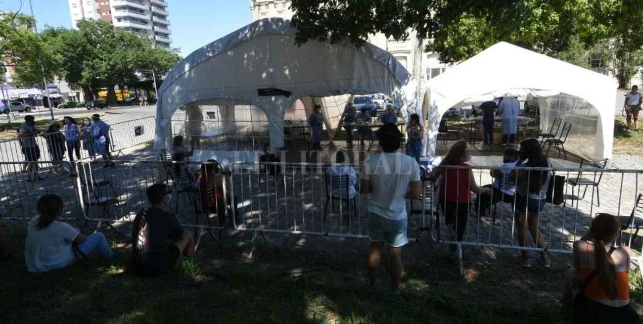 Los contactos estrechos con síntomas serán considerados casos positivos de Covid-19