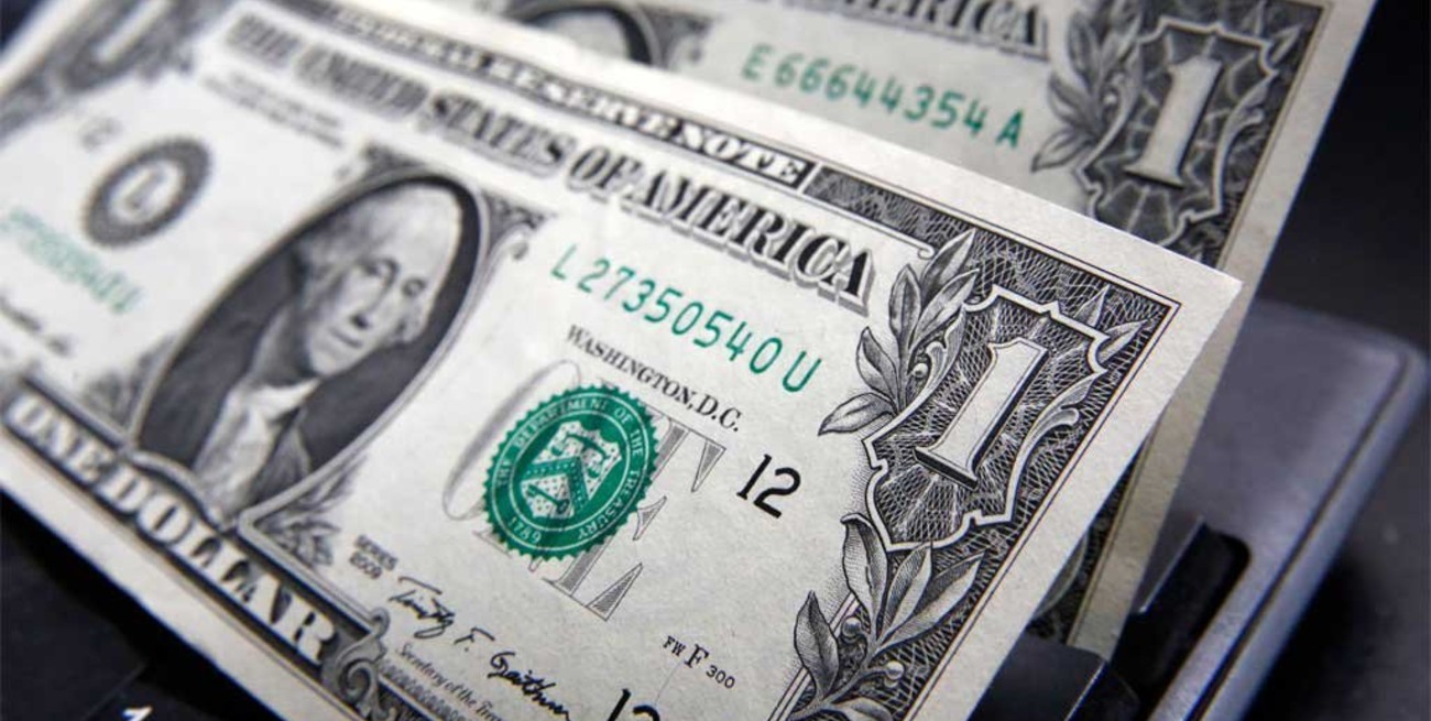 El dólar blue volvió a caer y cerró a $ 210