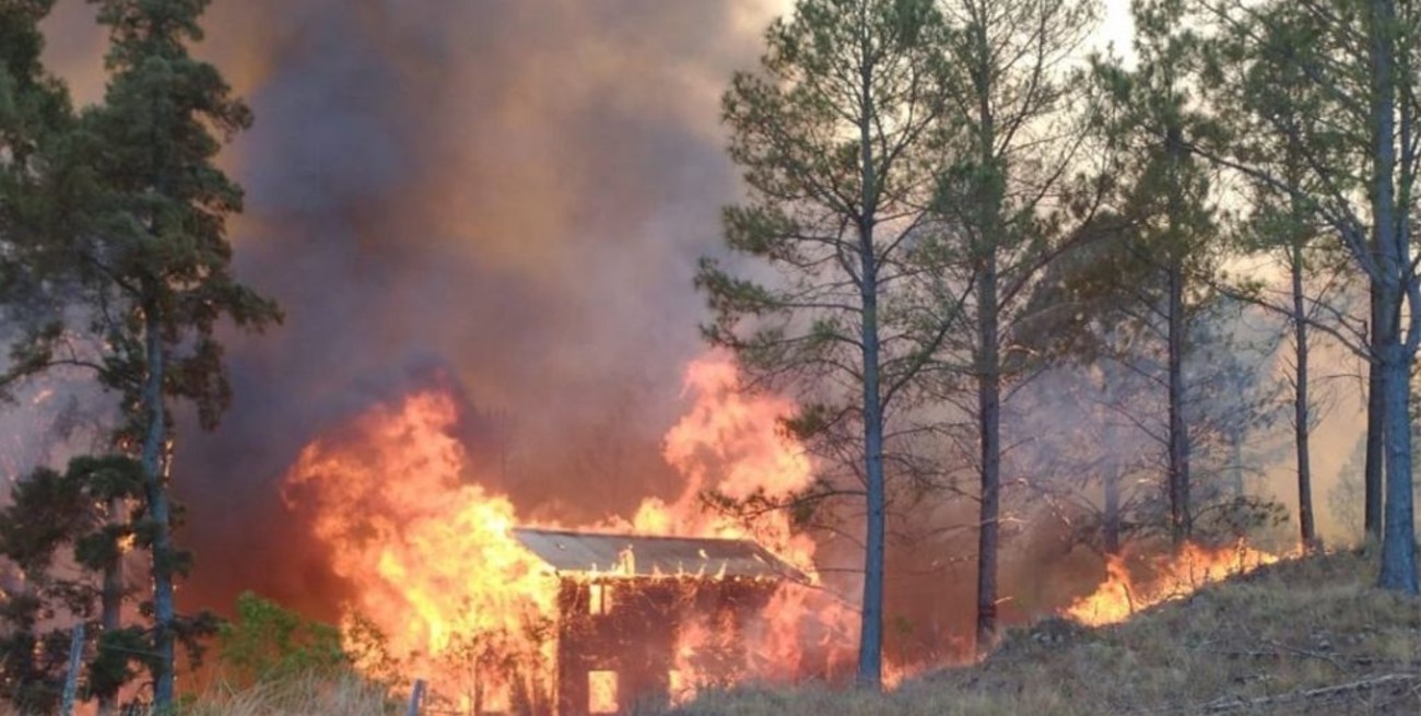 El incendio en Córdoba destruyó al menos 80 casas