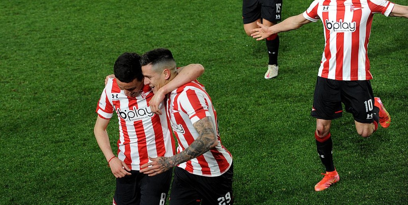 Estudiantes goleó 4 a 0 a Arsenal en La Plata