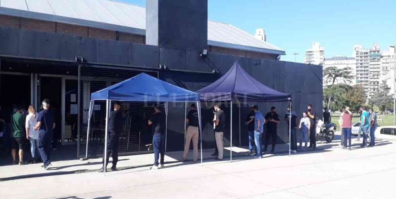 Comenzó la vacunación al personal policial en Rosario