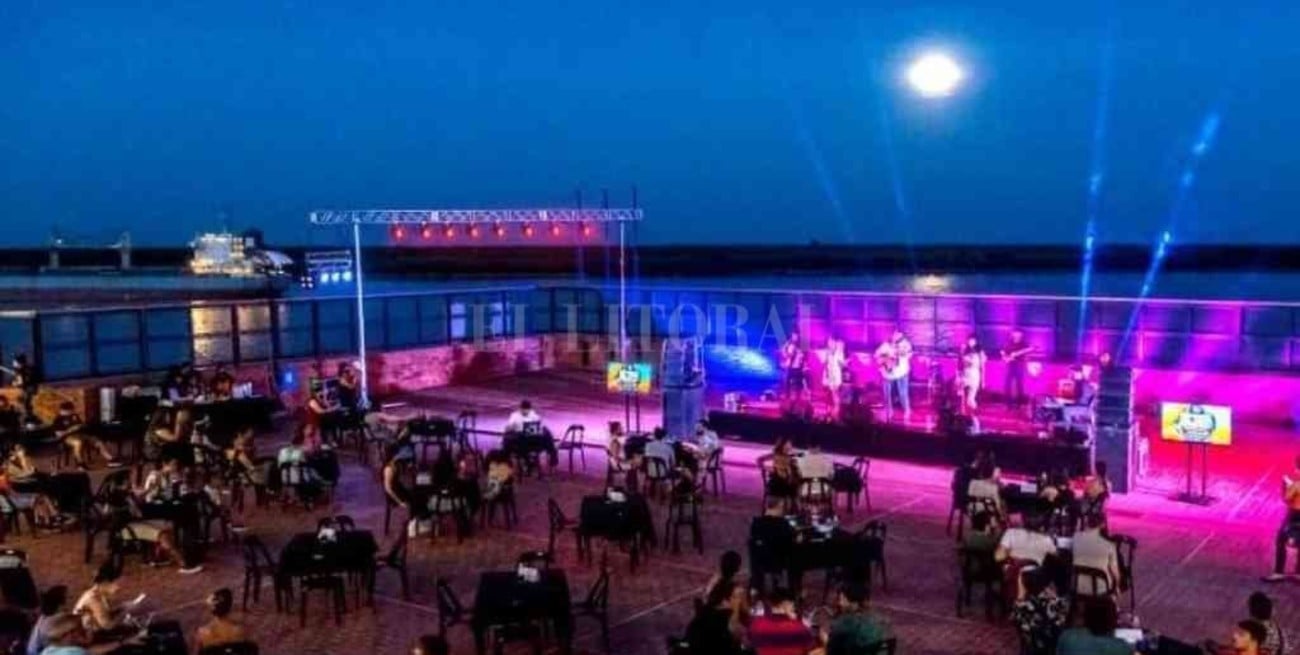 Continúan los shows de artistas locales en el anfiteatro del Parque de España