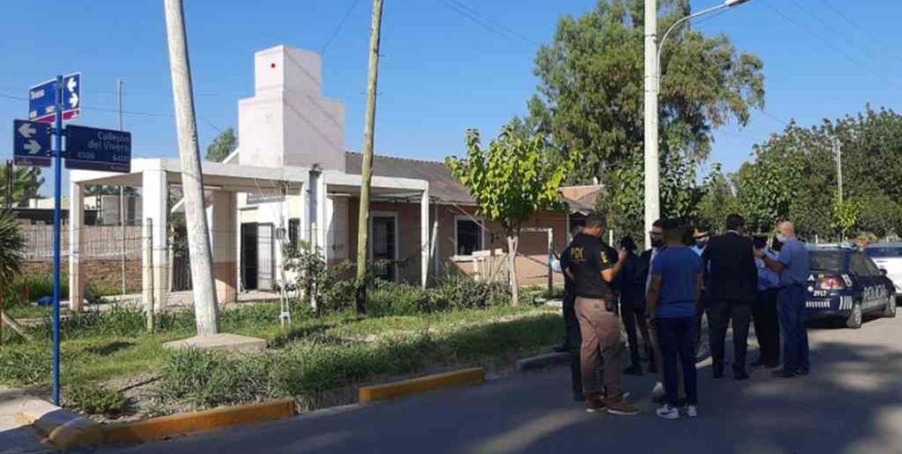 Hallaron asesinada a una policía en una comisaría de Mendoza: hay tres detenidos