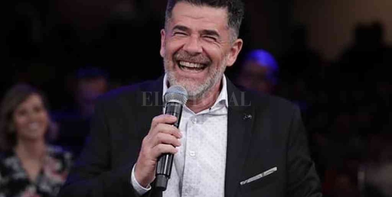 Mejora Julián Weich y dejó la sala de terapia intensiva