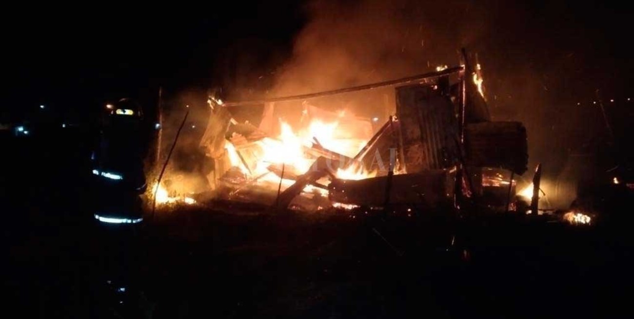 Una guerra con fuego se instaló en la  zona oeste de la ciudad de Santa Fe