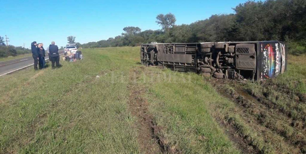 Despistó un colectivo de larga distancia en el norte de Santa Fe