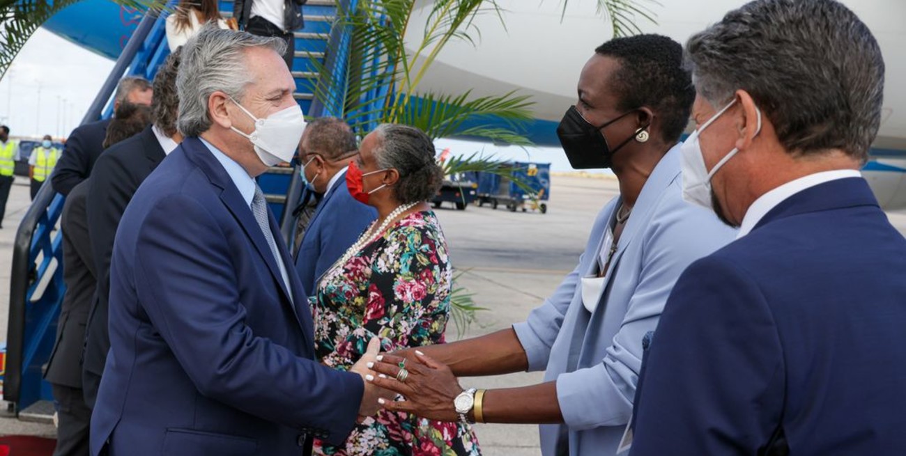 Alberto Fernández llegó a Barbados, última escala de su gira internacional