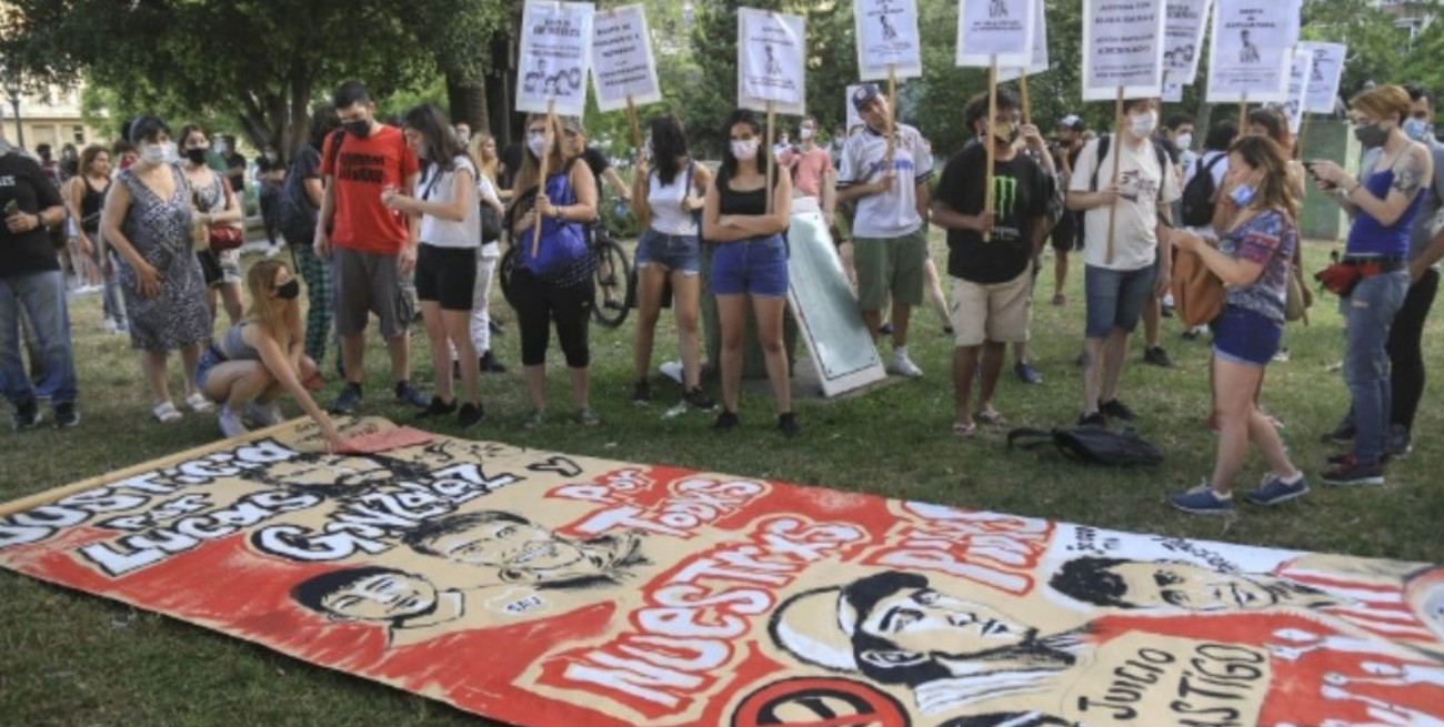 Con la presencia de sus padres, se hace la reconstrucción del crimen de Lucas González