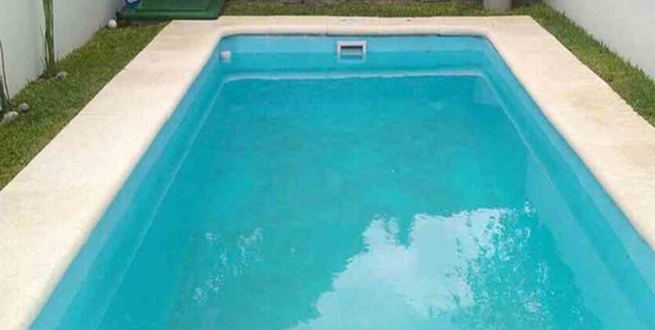 Una policía santafesina salvó a un niño de dos años que cayó en una pileta de natación