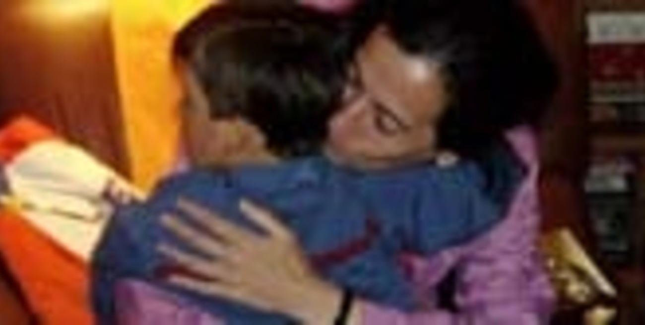 Clara Rojas y su hijo pasaron la noche en un lugar secreto 