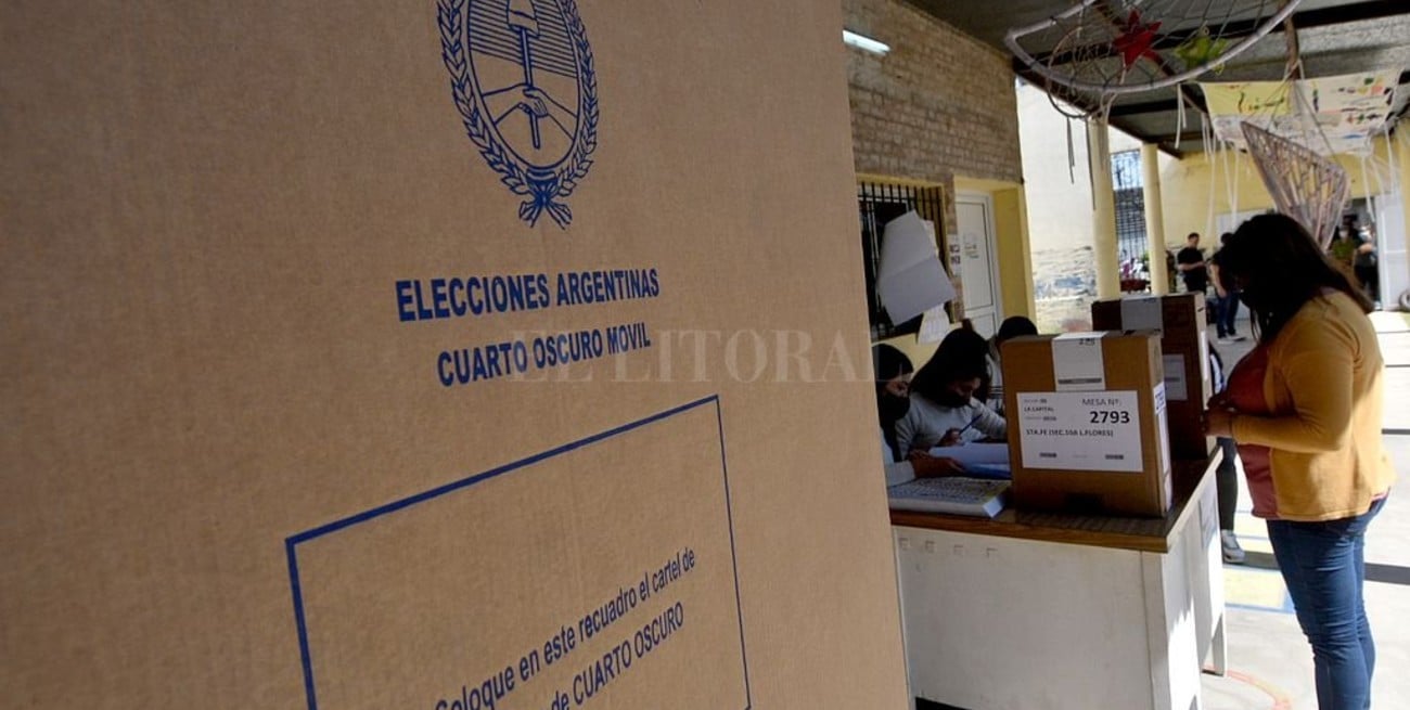 Con colas y demoras, a las 18 cerraron los comicios