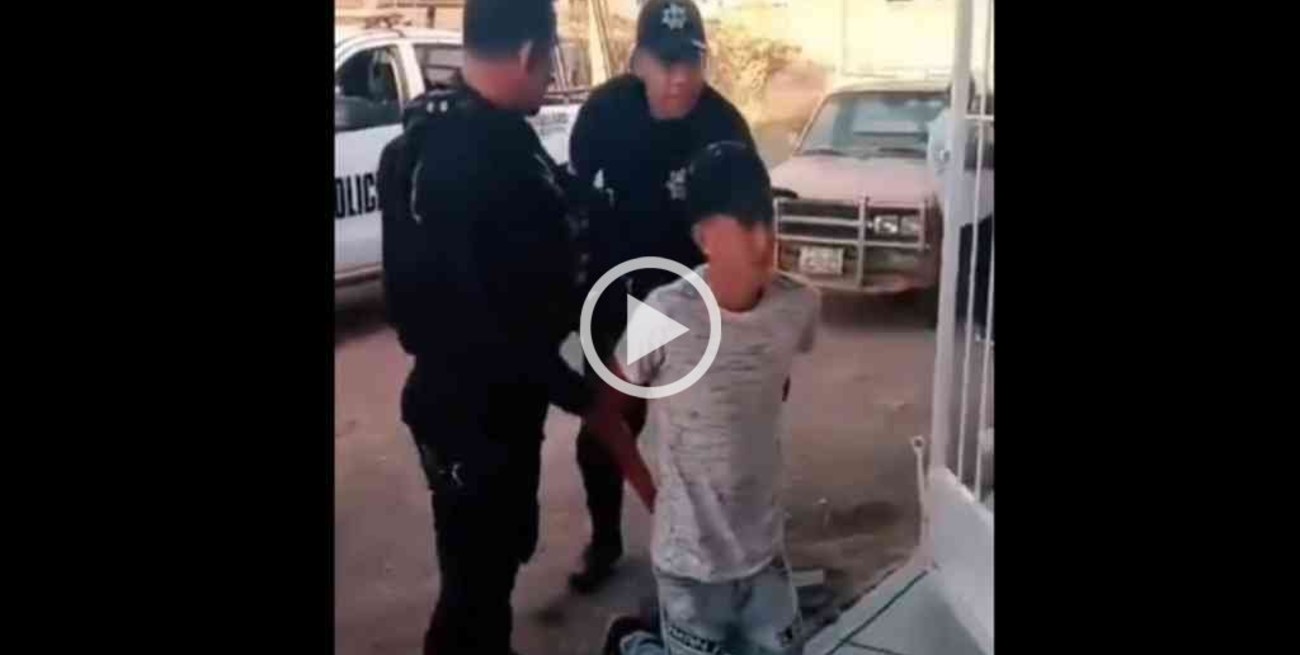 Video: fingió ser detenido por la policía para pedirle matrimonio a su pareja