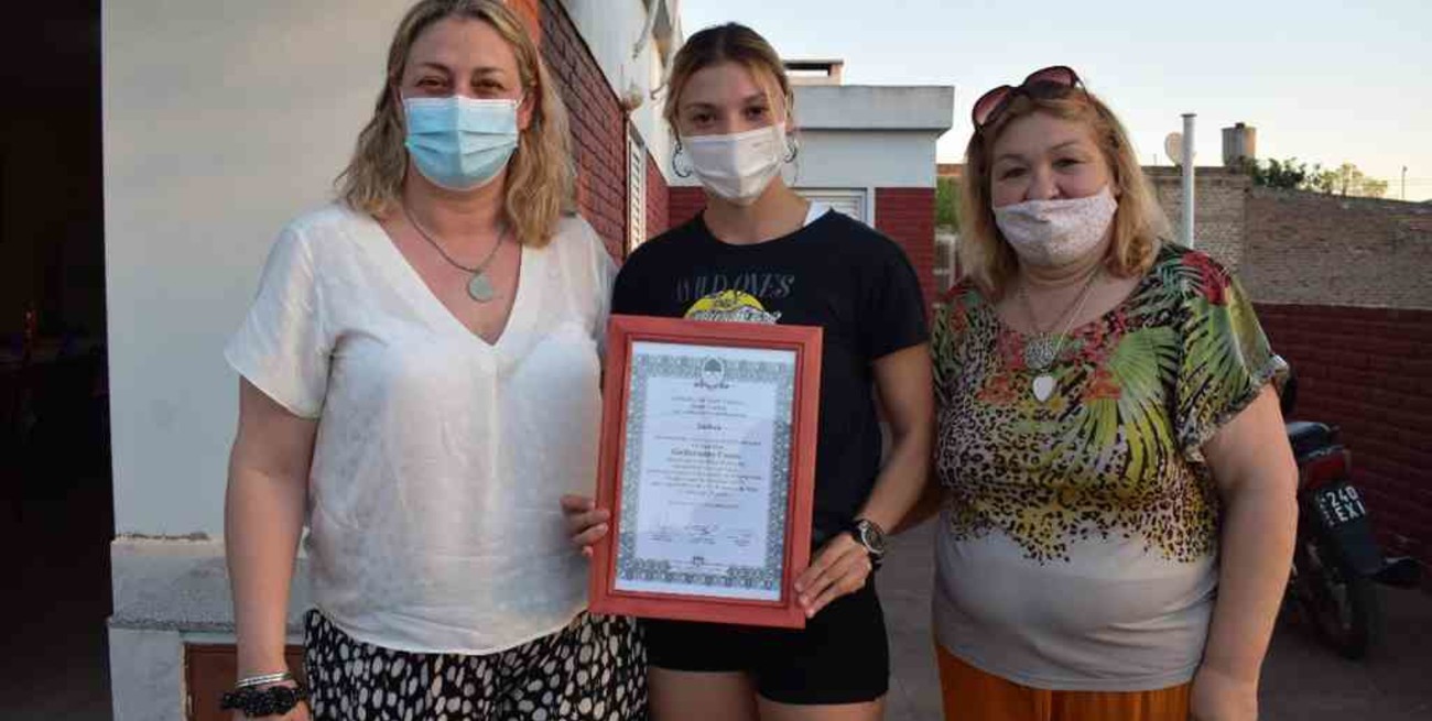 Diputados distinguió a la atleta Guillermina Cossio por su desempeño en el Campeonato Sudamericano de Atletismo