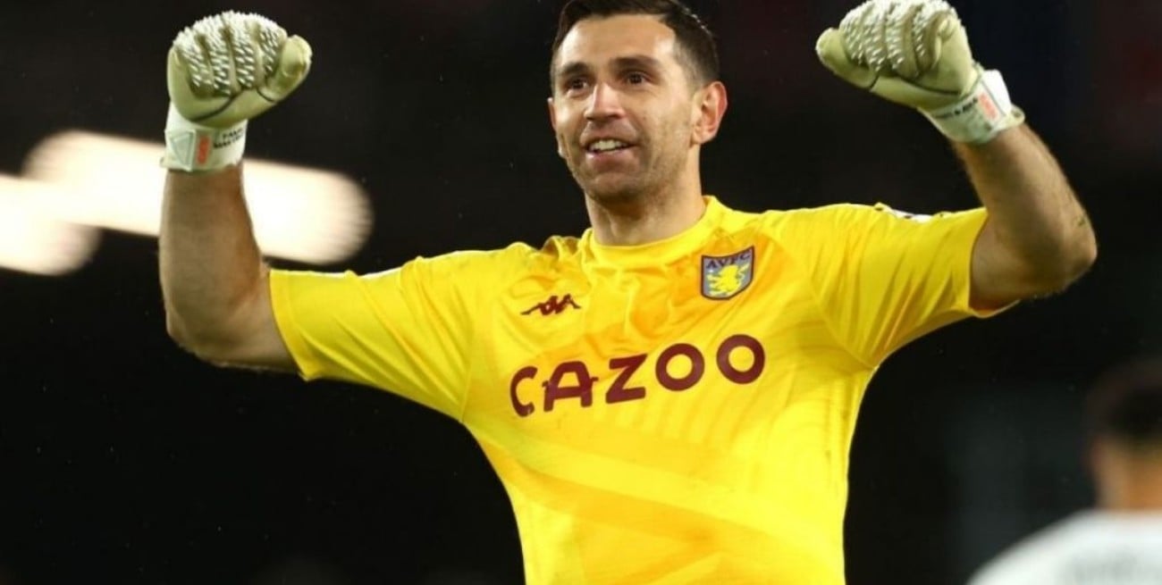 "Dibu" Martínez podría ser refuerzo del Manchester United por una cifra millonaria