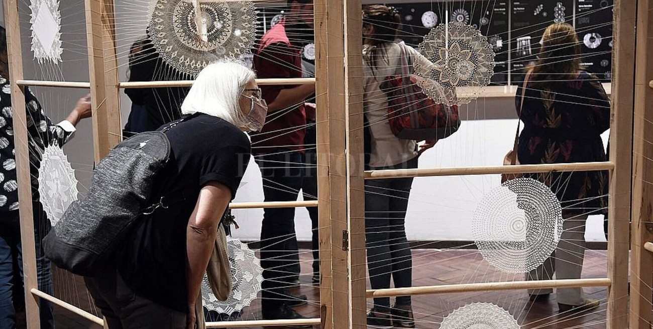 Como los lapachos y las falsas caobas, Santa Fe florece en las artes visuales