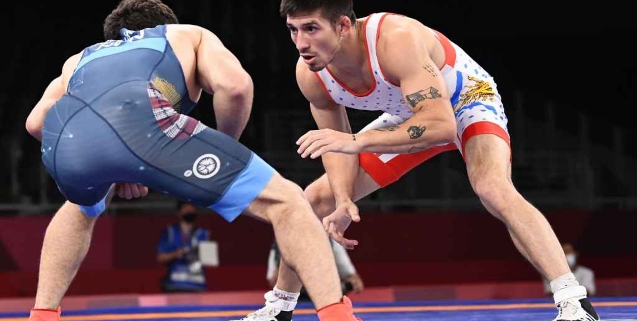 Agustín Destribats cayó ante el húngaro Muszukajev en los octavos de final de lucha libre hasta 65 kg 
