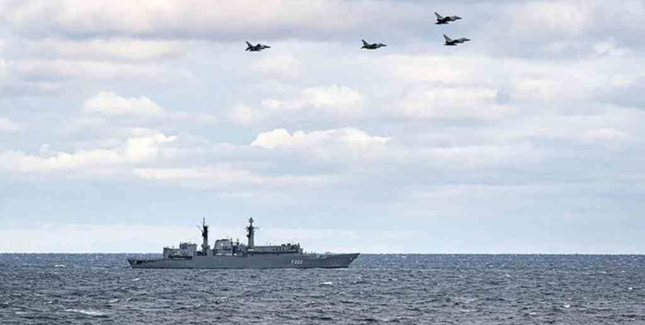 La OTAN refuerza la defensa del este de Europa con el envío de aviones y barcos