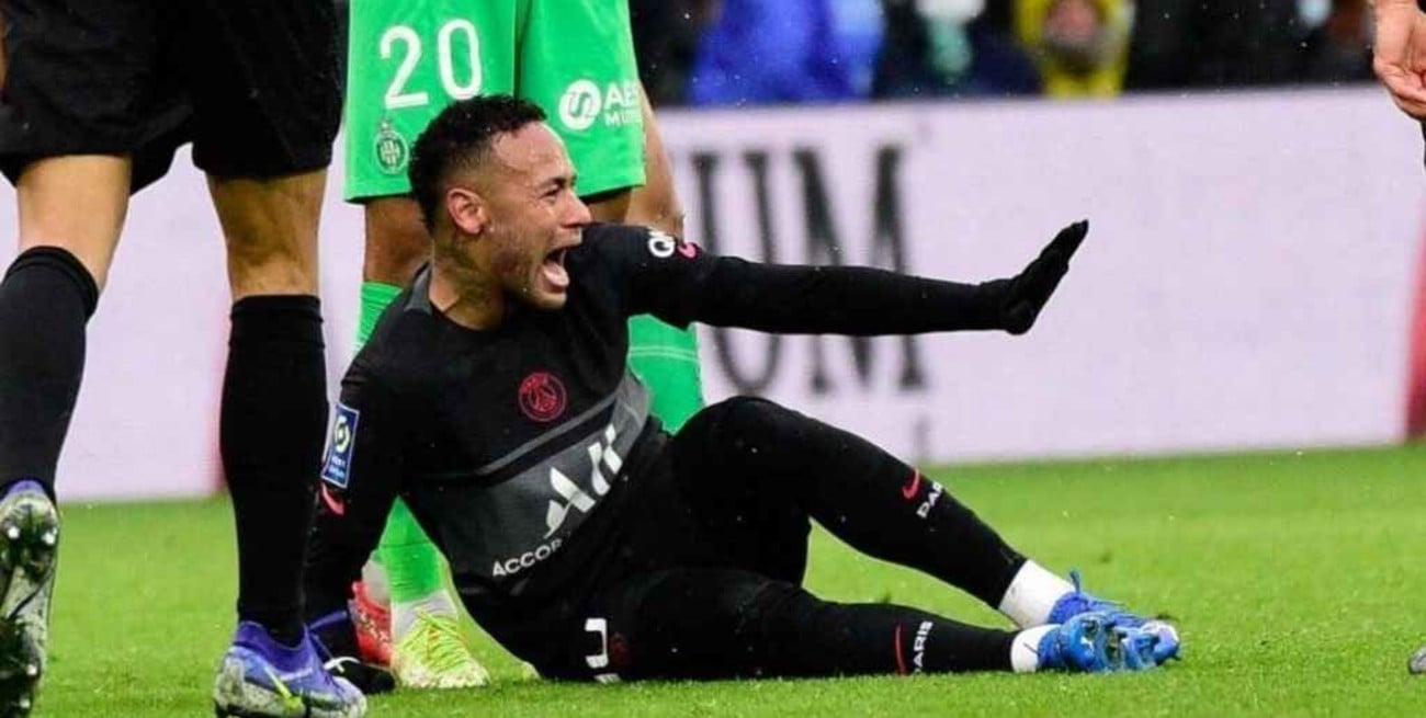 Neymar pidió ayuda a un amigo para sobrepasar el mal momento que vive en París