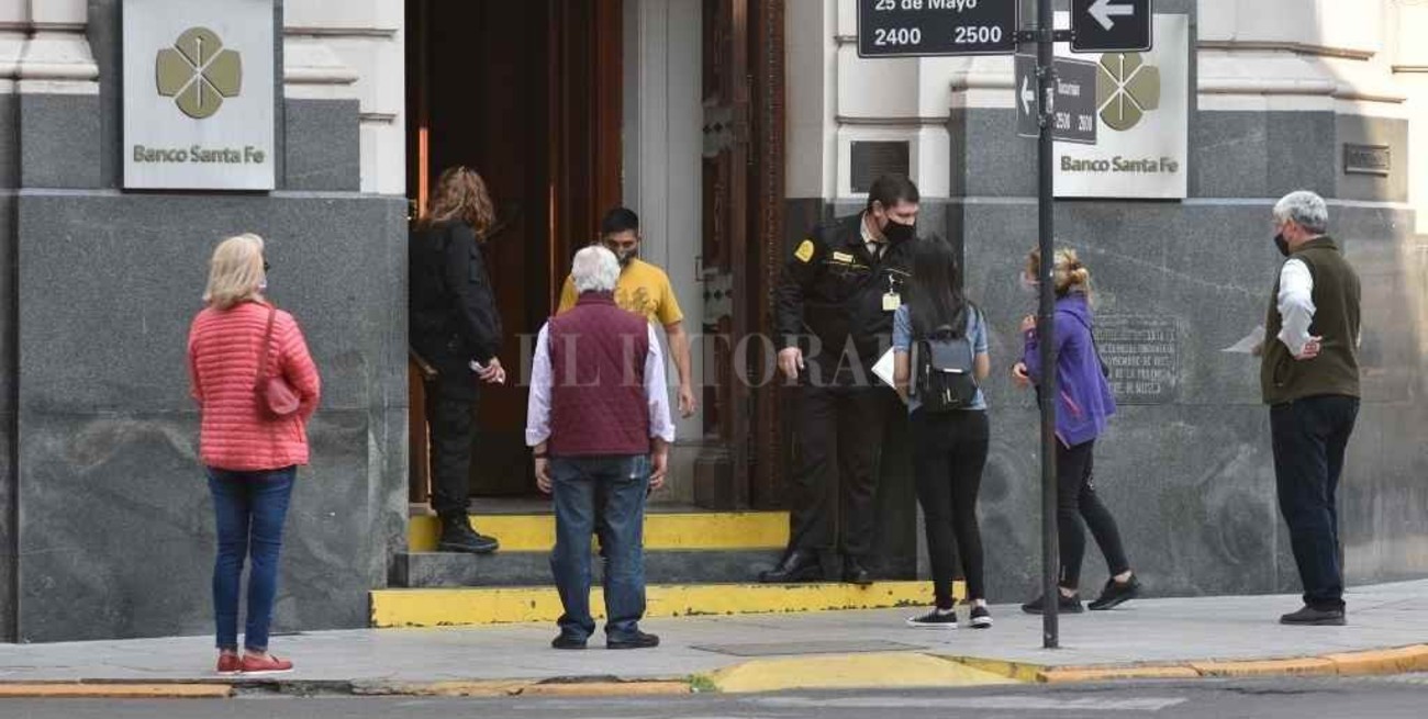 Empleados bancarios celebran su día con la meta de sostener el empleo y seguir creciendo