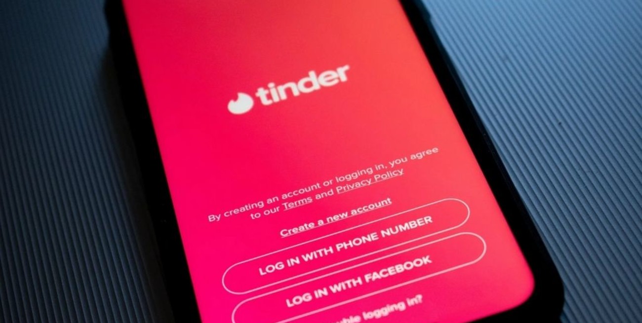 Tinder te ayuda a encontrar acompañante para ir a una boda