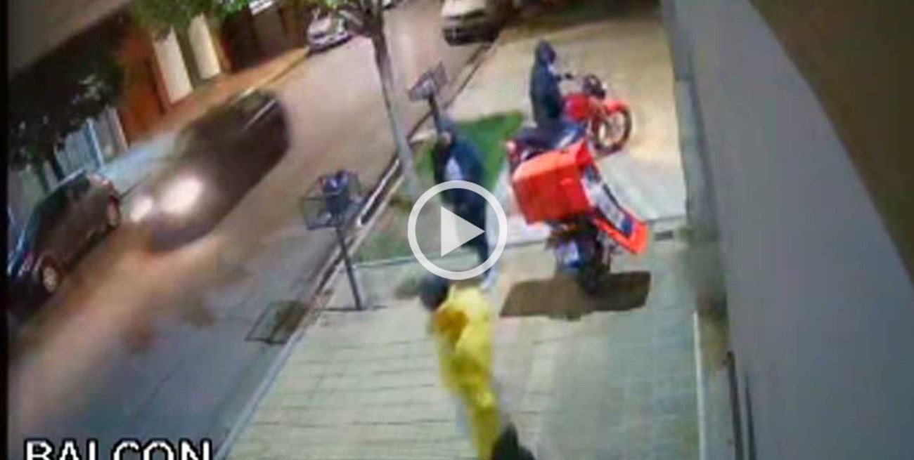 Video: otro delivery fue víctima de los motochorros en barrio Constituyentes