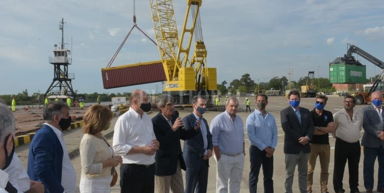 Se reactivó el muelle de contenedores en el Puerto de Santa Fe