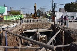 Archivo El Litoral / Guillermo Di Salvatore La imagen se tomó en septiembre de 2020, a un mes del reinicio de la obra, cuando el presidente Alberto Fernández presidió vía Zoom un acto, junto a Perotti y Jatón.
