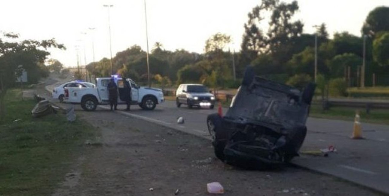 Volcó un auto en el acceso al Túnel Subfluvial: hay dos heridos
