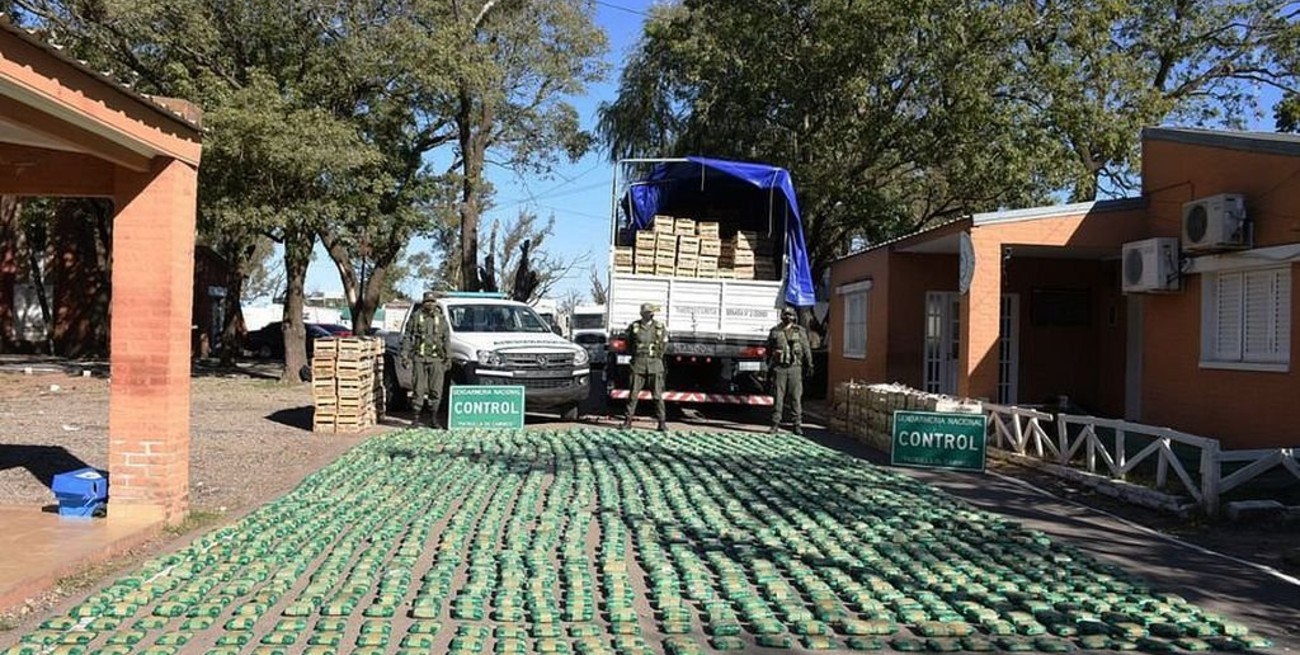 Ocultaban hojas de coca entre cajones de verdura