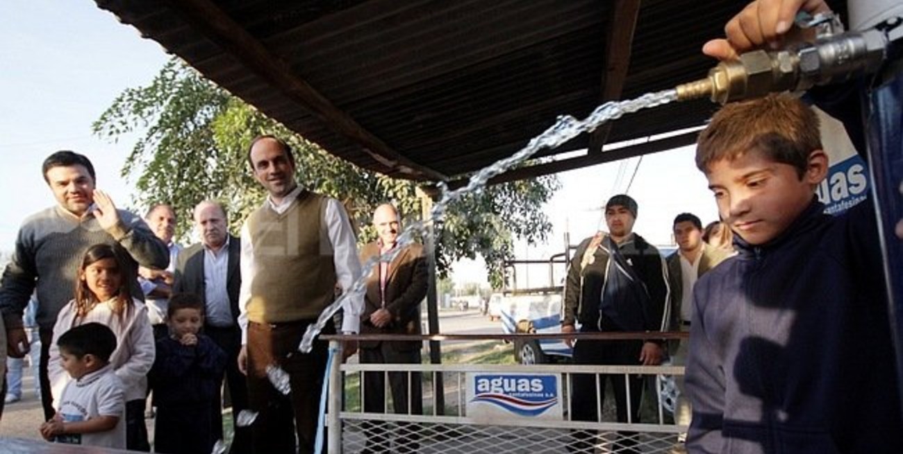 Agua potable para 600 familias de Los Troncos