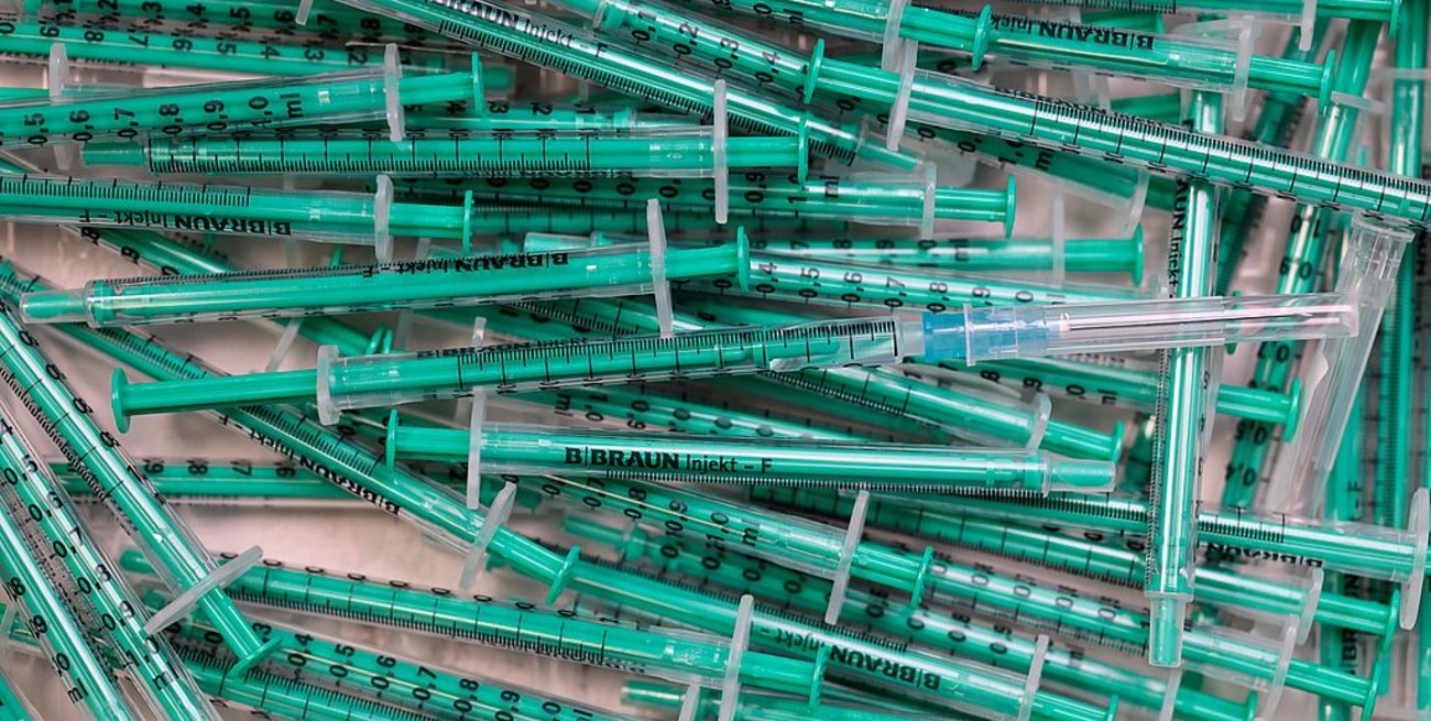 La OMS alertó sobre un posible déficit de jeringas para avanzar con la vacunación en 2022