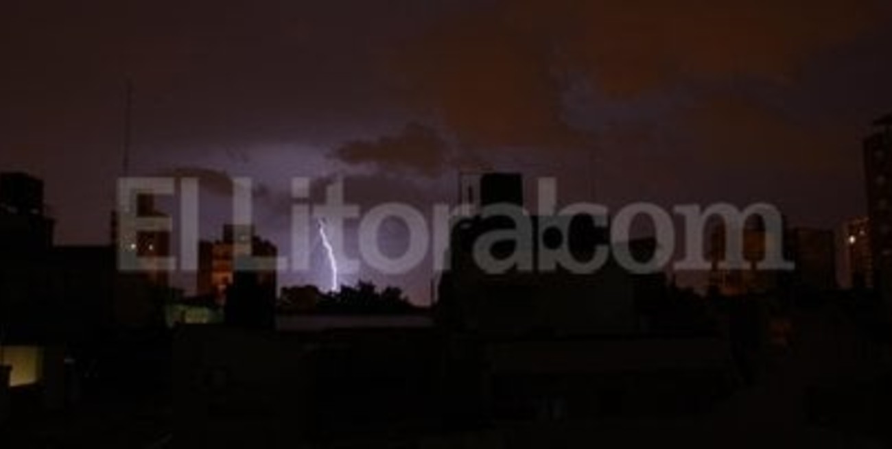Un lector captó la llegada de la tormenta desde su balcón