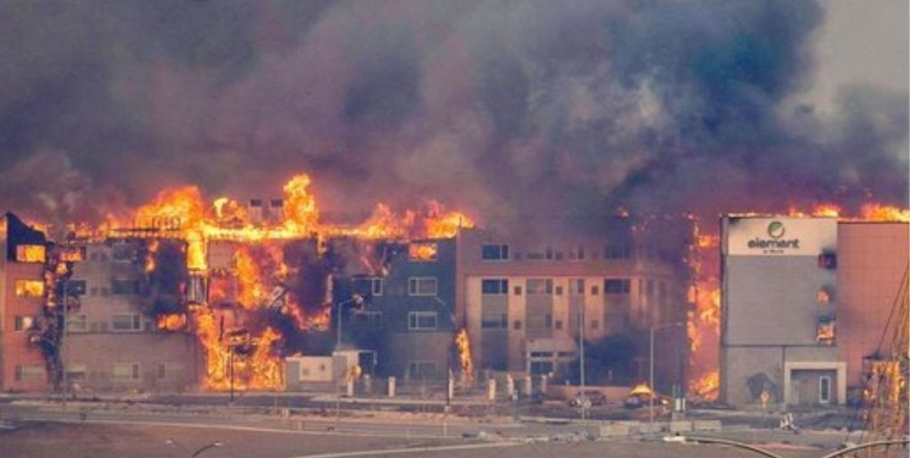 En Estados Unidos más de  300 viviendas fueron arrasadas por los incendios forestales