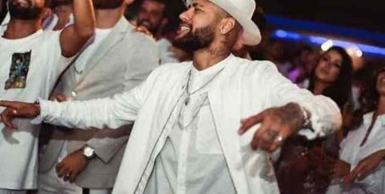 La prensa brasilera acusa a Neymar de hacer "fiestas maratónicas" 