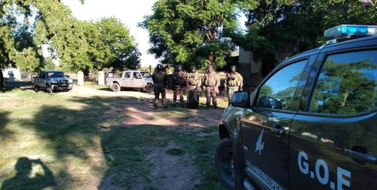 Estancia El Carmen: secuestro de documentación, celulares y armas de fuego