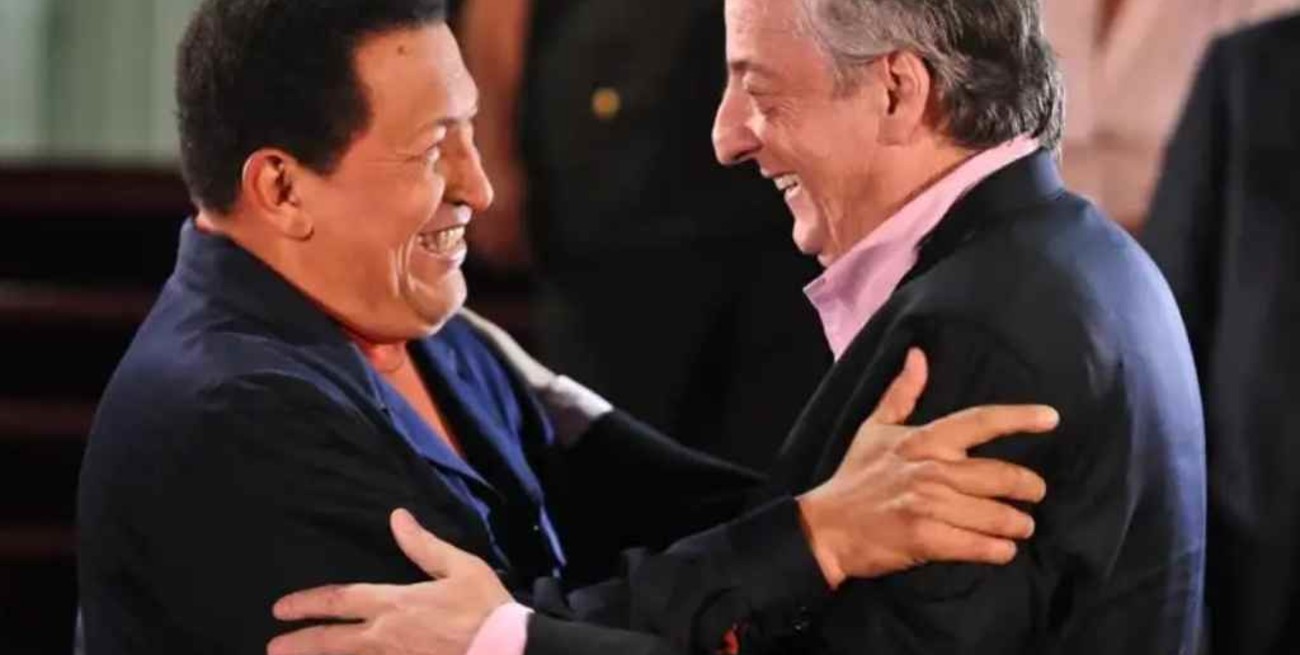 Revelan que el gobierno venezolano enviaba dinero ilegal al presidente Néstor Kirchner  
