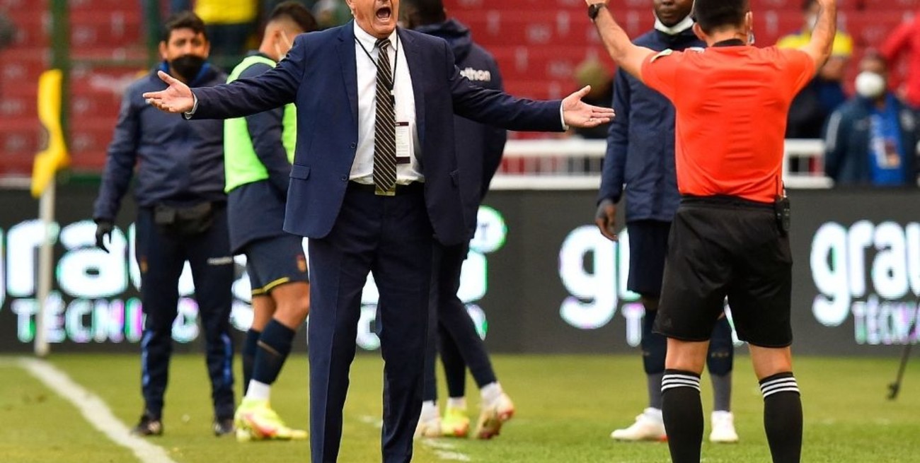 Alfaro, DT de Ecuador, criticó duramente la actuación del VAR frente a Brasil