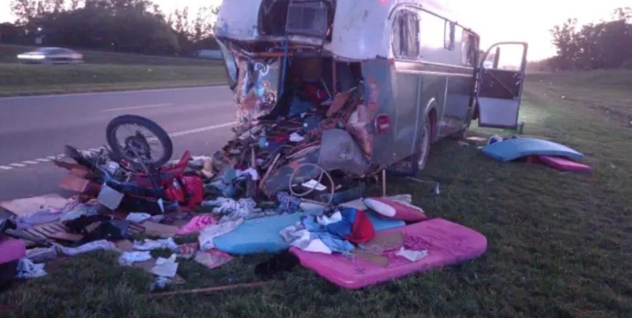 Trágico accidente entre un camión y un motorhome en ruta nacional 9