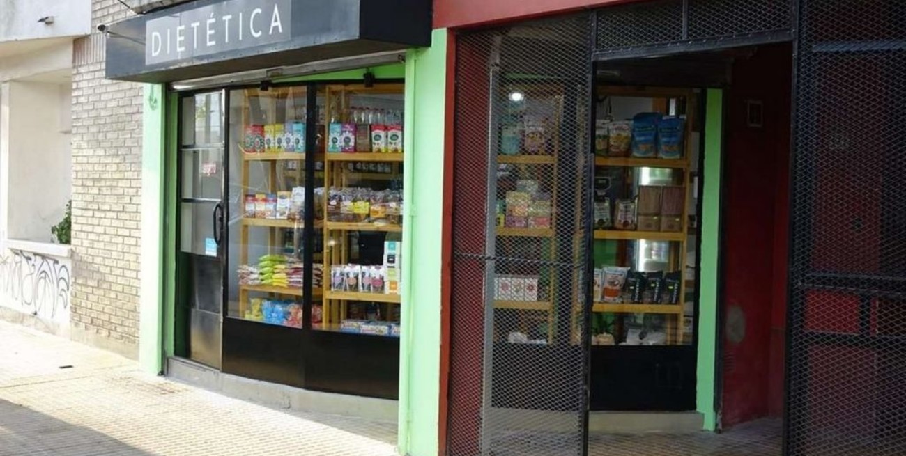 Un motochorro armado irrumpió en una dietética el día que inauguraban 