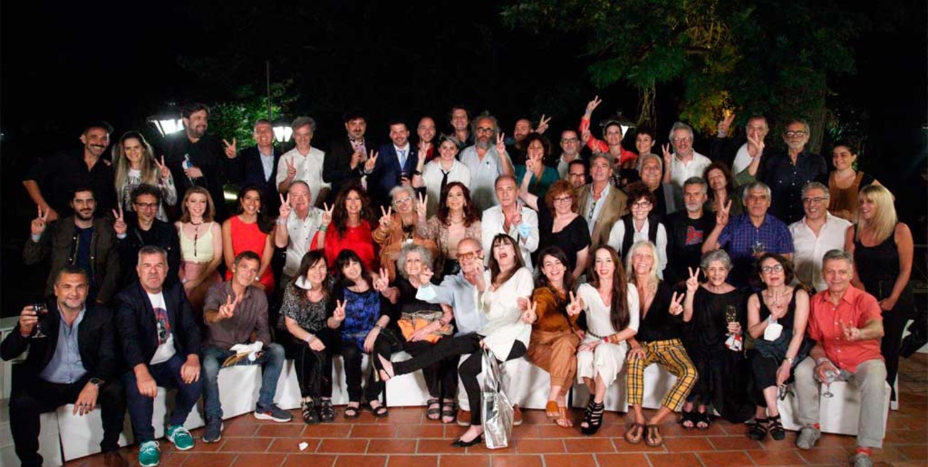 Cristina Kirchner se reunió con más de 50 artistas y periodistas