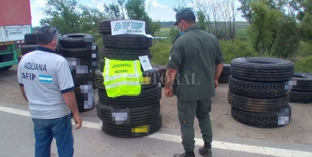 En Santa Fe: Gendarmería secuestró amoníaco y neumáticos de contrabando