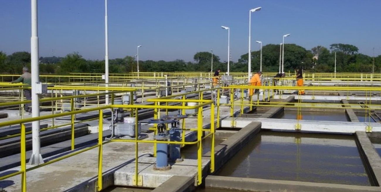 La rotura de un caño de agua afecta a varios sectores de Paraná