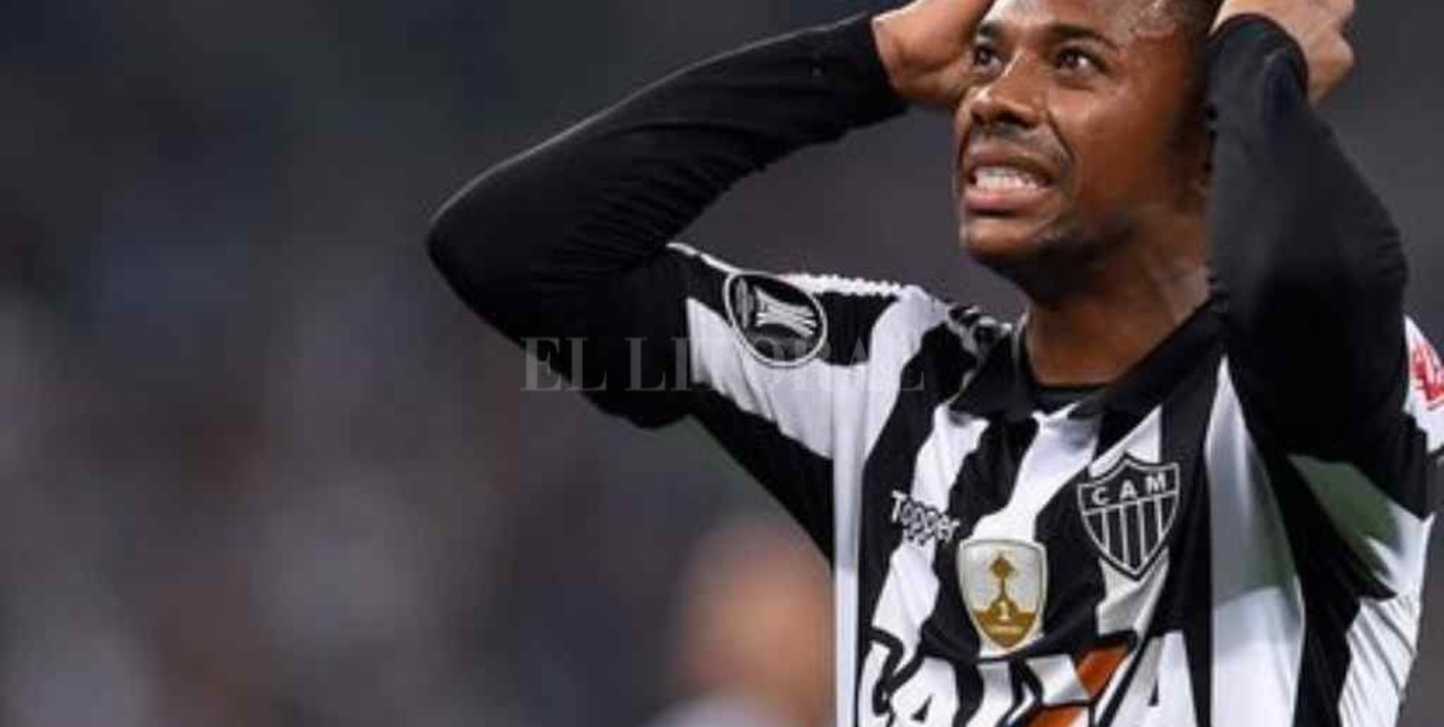 Desde Italia solicitaron la captura internacional de una exestrella del fútbol brasilero