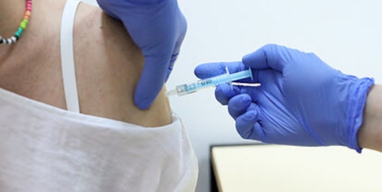 Estados Unidos aplicará tercer dosis de la vacuna a personas inmunodeprimidas