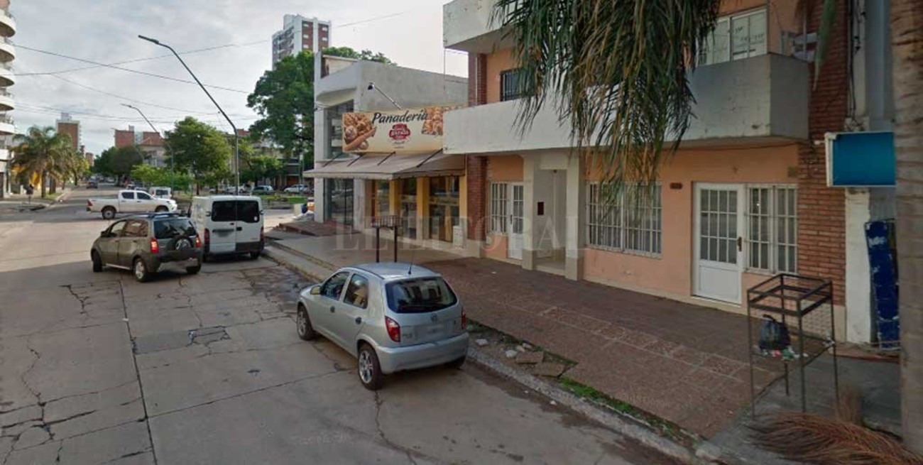 A mano armada robaron en una panadería de la ciudad