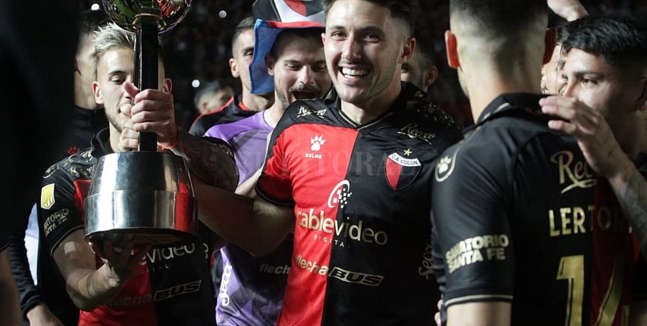 Un grito, dos palabras, 12 letras, 584 días y 116 años: ¡Colón Campeón!